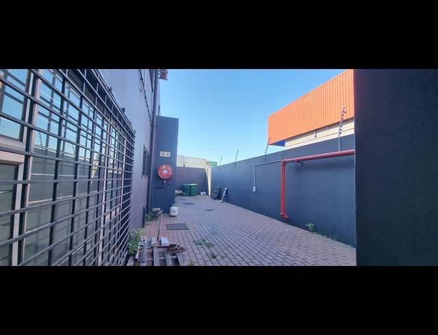 332M² OFFICE TO LET IN ROSSBURGH